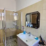 Arditi's בית הארחה שקודר